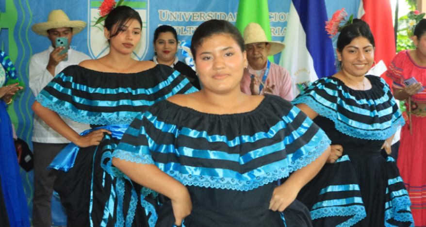 Comunidad Universitaria Destaca su Identidad Nacional en Jornada de Folclore. 4