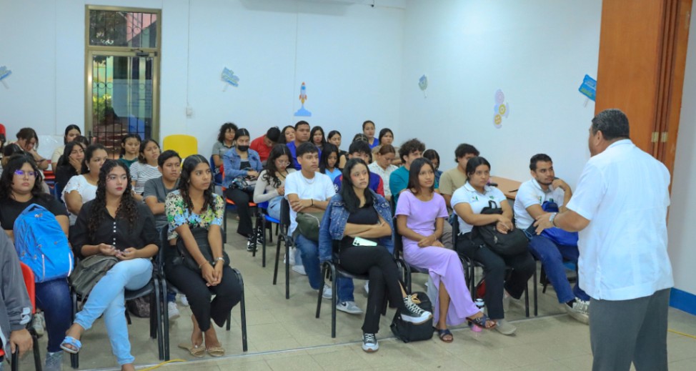 Universitarios Fortalecen Valores y Conciencia Ambiental a través del Taller de Cuentos “Y también enséñenles a leer” 3