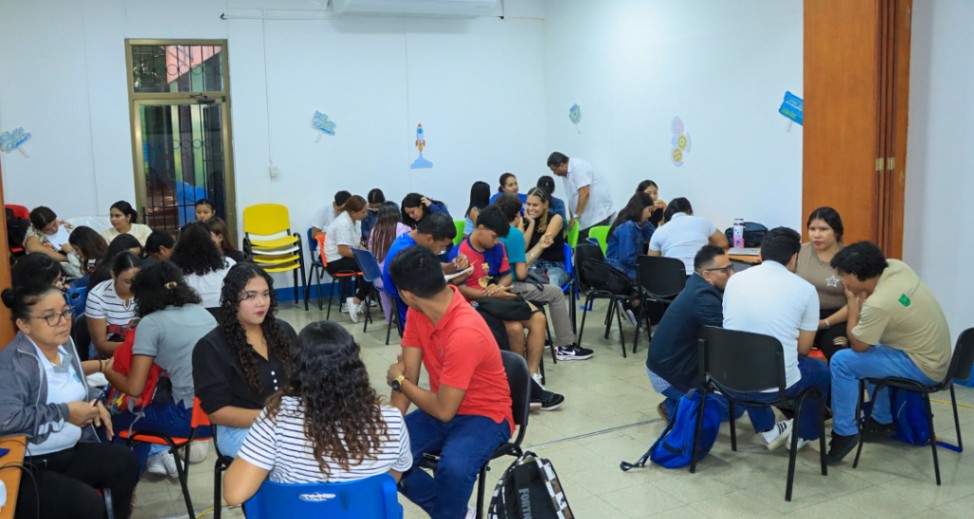 Universitarios Fortalecen Valores y Conciencia Ambiental a través del Taller de Cuentos “Y también enséñenles a leer” 6