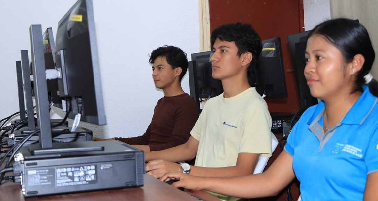 Protagonistas del CUR Masaya Inauguran Laboratorio de Computación Dr. Carlos Roberto Huembes