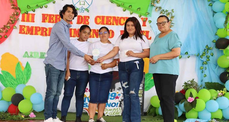 Comunidad Estudiantil Participa en III Feria de Ciencia y Emprendimiento en el Campo.